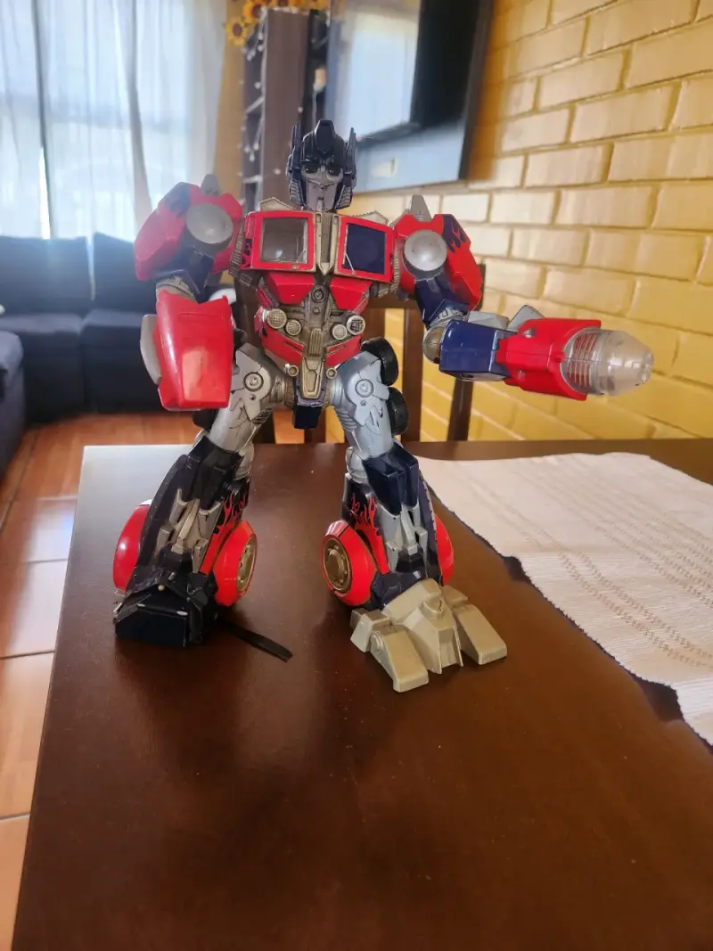 Figura de acción Optimus Prime Transformers - 1