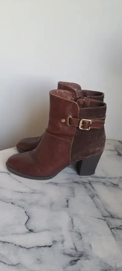Botines 37 de cuero marrón con tacón - miniatura 1