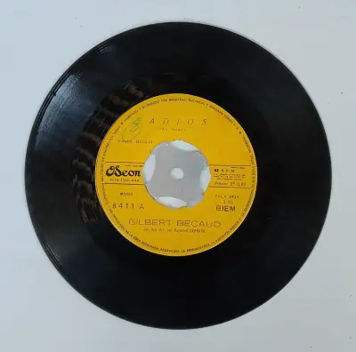 Disco vinilo 45 RPM Gilbert Becaud 'Felizmente Quedan Los Amigos' - miniatura 2