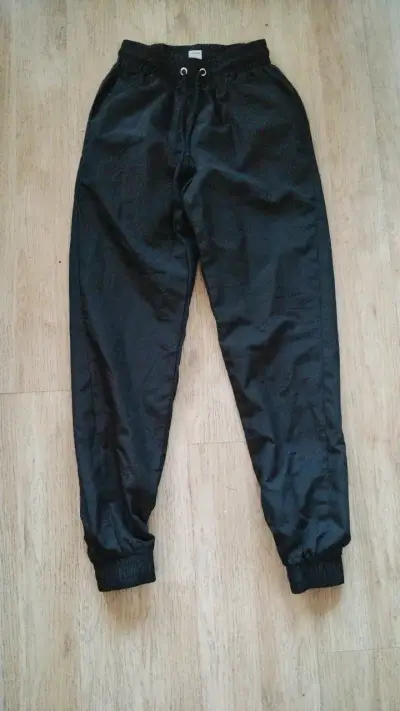 Pantalones jogger negros unisex cómodos - miniatura 1
