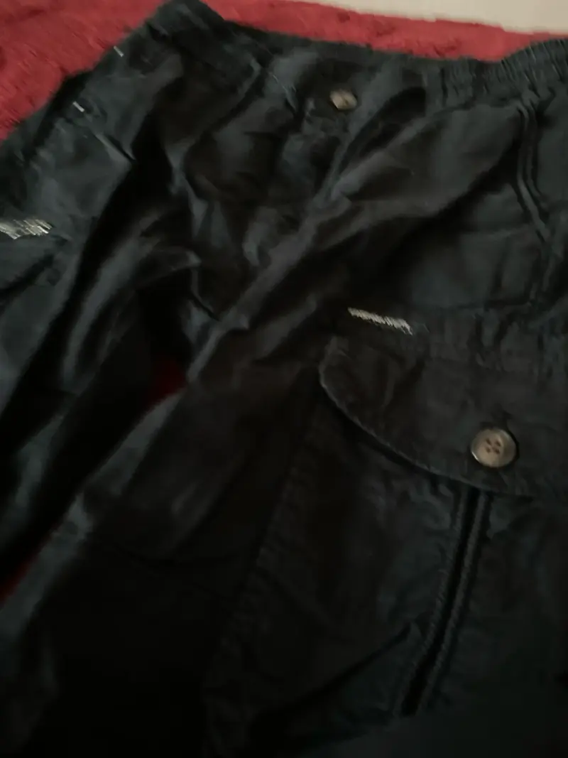 Pantalones cargo negros con bolsillos - 2