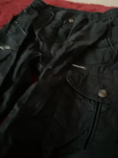 Pantalones cargo negros con bolsillos - miniatura 2