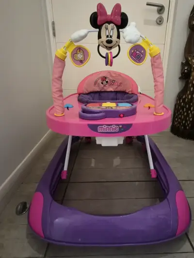 Andador para bebé Minnie Mouse rosa y morado - miniatura 1