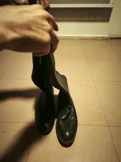 Botas de cuero negras para hombre - miniatura 1