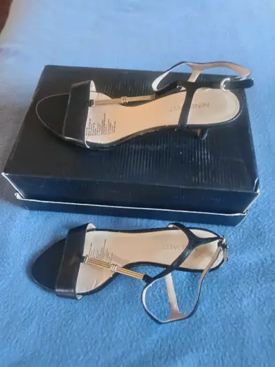 Sandalias de tacón bajo Nine West negras - miniatura 3
