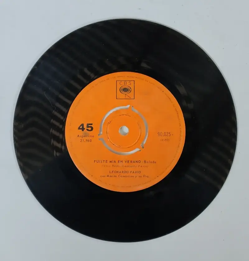 Vinilo 45 RPM Leonardo Favio 'Fuiste Mía en Verano' - 1