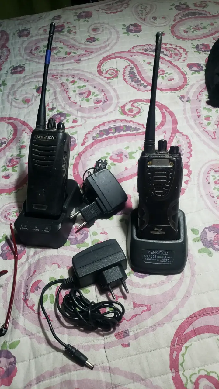 Set de radios Kenwood con cargadores