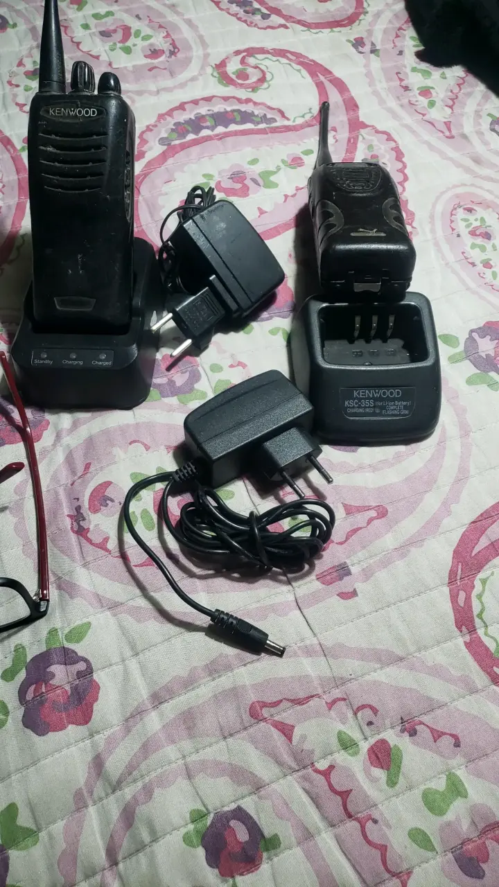 Set de radios Kenwood con cargadores - 2