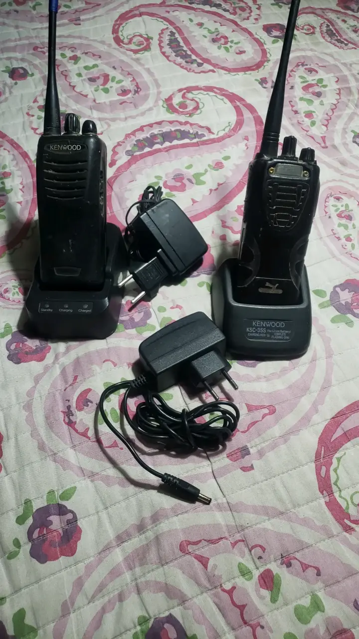 Set de radios Kenwood con cargadores - 3