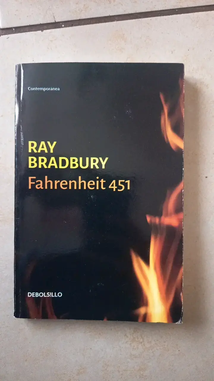 Libro Fahrenheit 451 de Ray Bradbury - 1