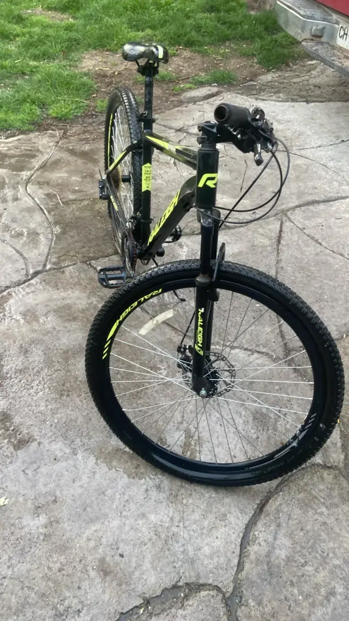 Bicicleta de montaña Raleigh negra y verde - 4