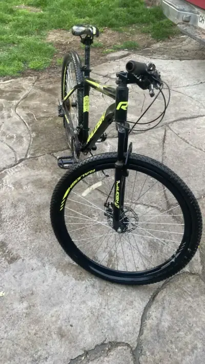 Bicicleta de montaña Raleigh negra y verde - miniatura 4
