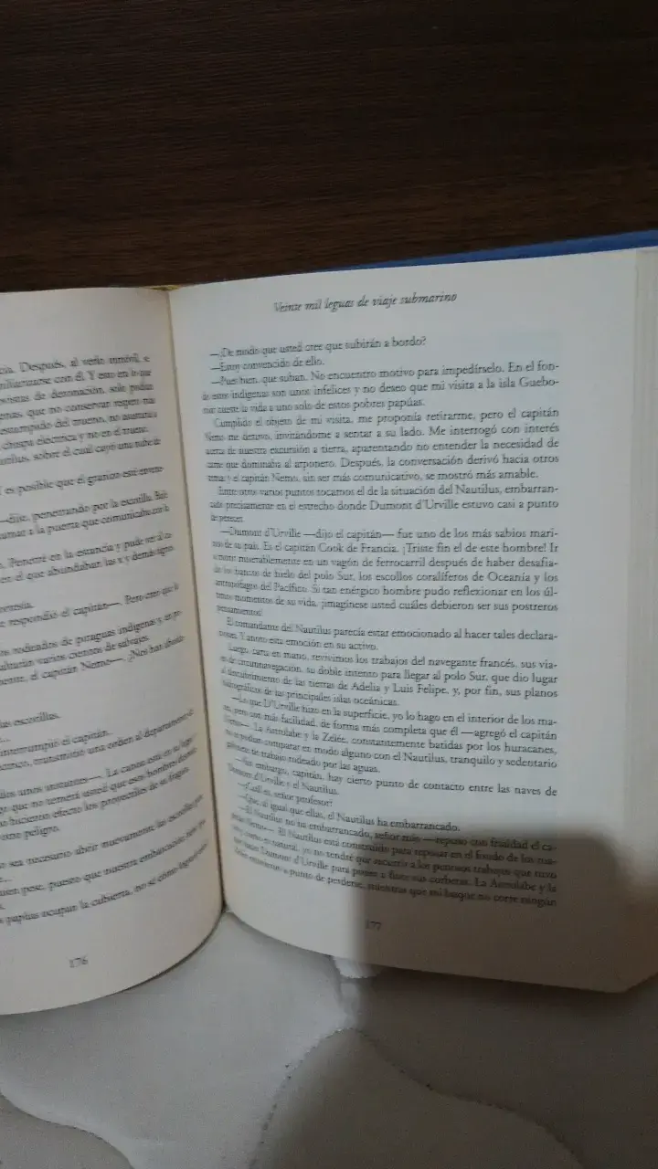 Libro Veinte Mil Leguas de Viaje Submarino - 2