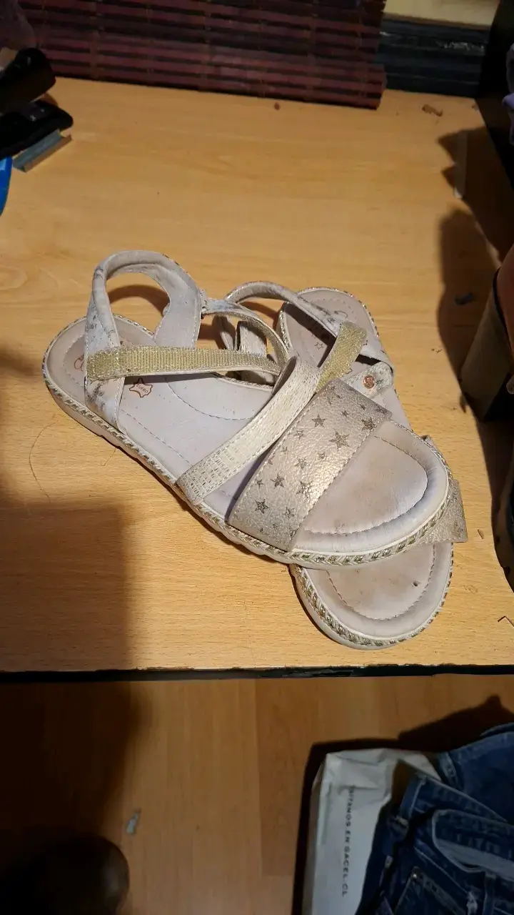 Sandalias doradas con estrellas para mujer - 3