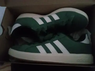 Zapatillas deportivas verdes Adidas nuevas - miniatura 1