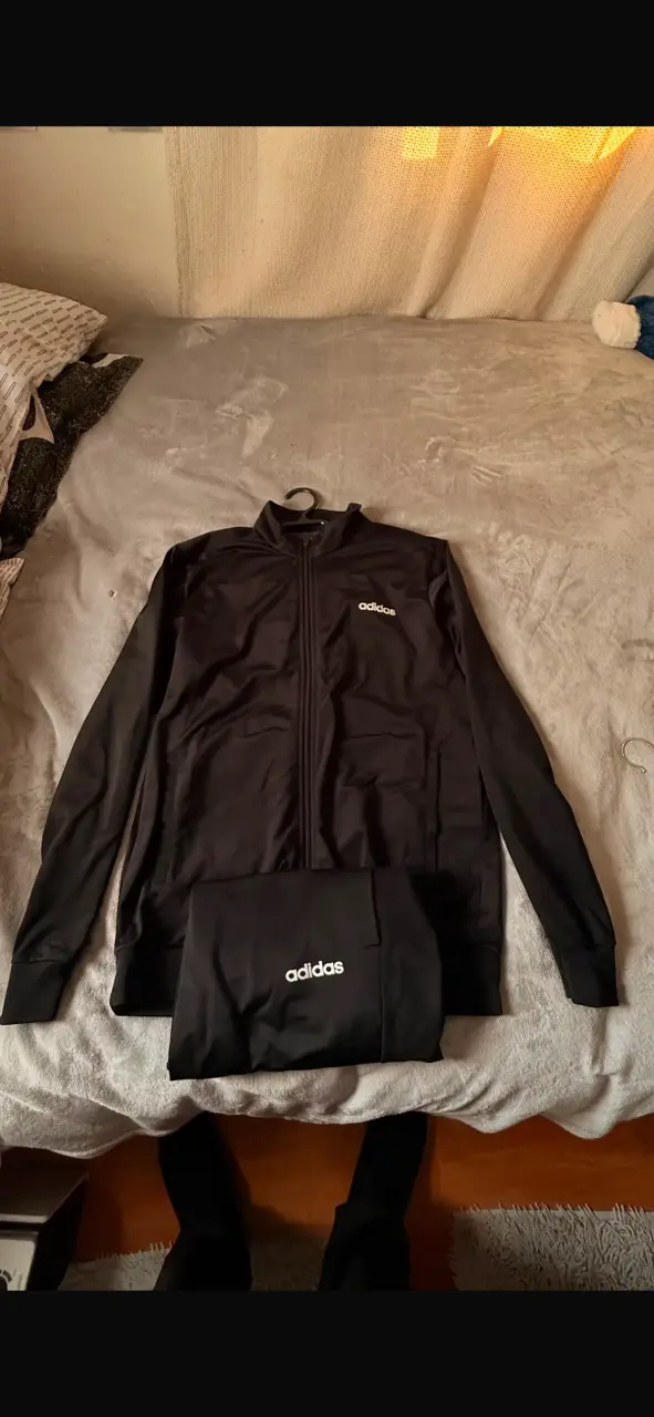 Conjunto deportivo negro Adidas para hombre