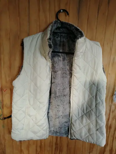 Chaleco reversible acolchado beige y gris - miniatura 1
