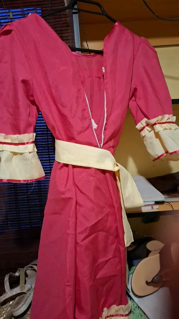 Vestido de niña rosa con volantes y bordados - 4