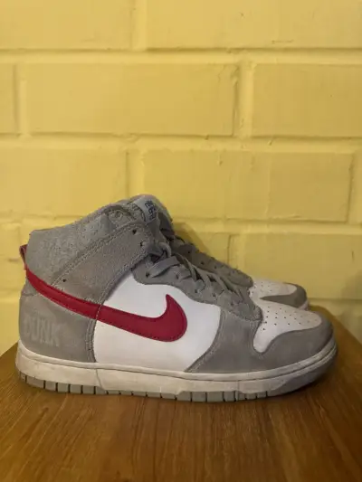 Zapatillas Nike Dunk High Gris y Rojo - miniatura 3