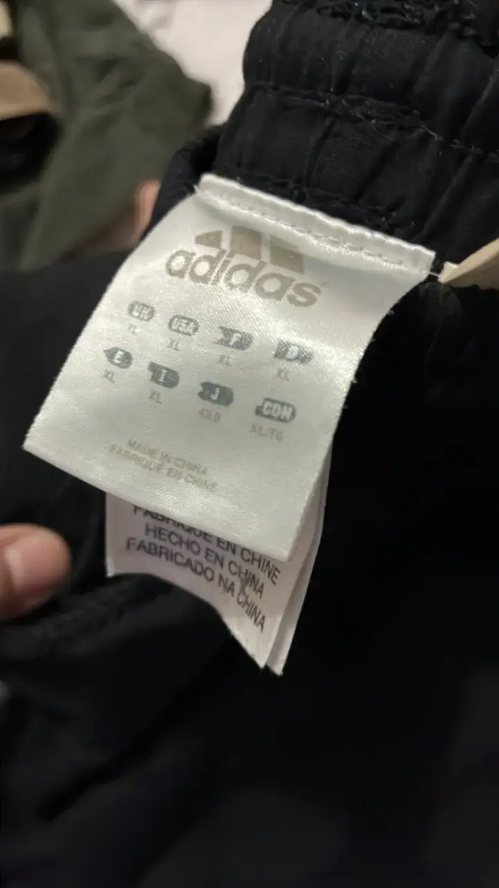 Pantalones deportivos negros Adidas con rayas - 2