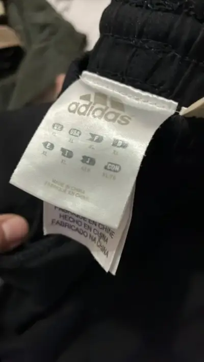 Pantalones deportivos negros Adidas con rayas - miniatura 2