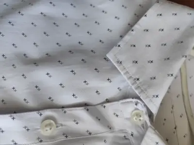 Camisa blanca de hombre con estampado Talla L - miniatura 2