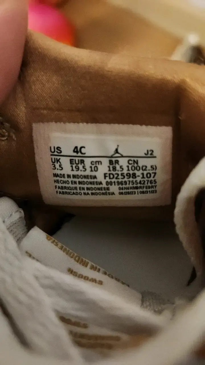 Zapatillas deportivas para niños Nike blancas y doradas - 4