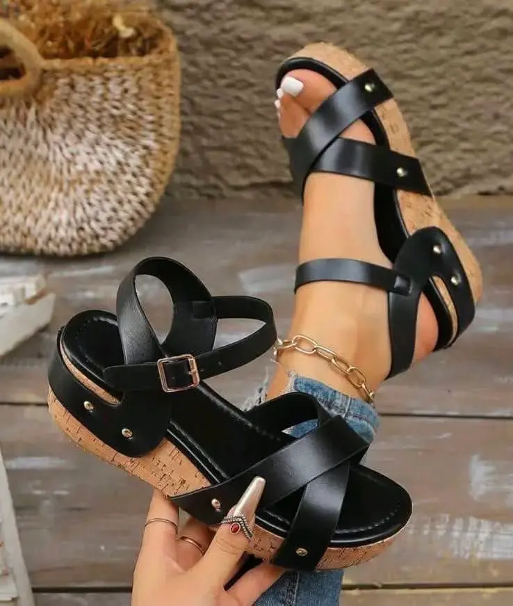 Sandalias negras con correa ajustable - 2