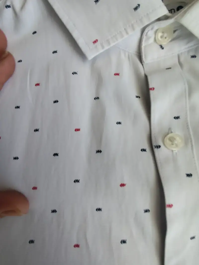 Camisa blanca de hombre con estampado pequeño - 2