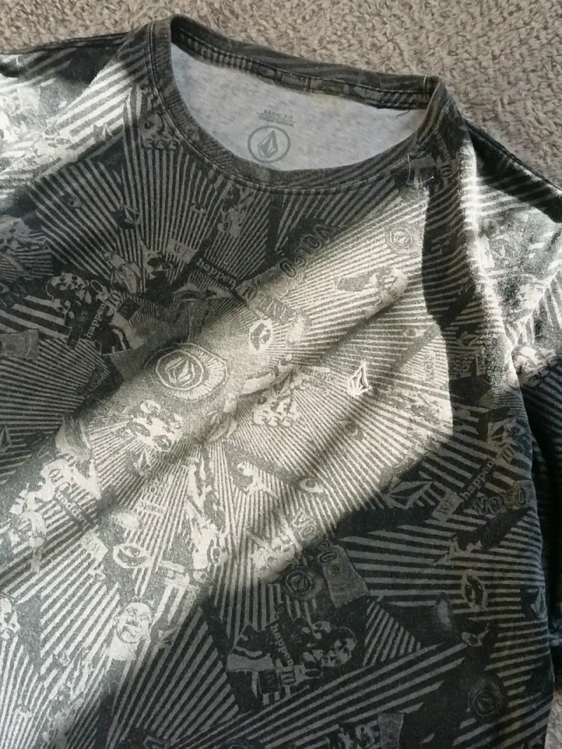 Polera gris Volcom fullprint - 2