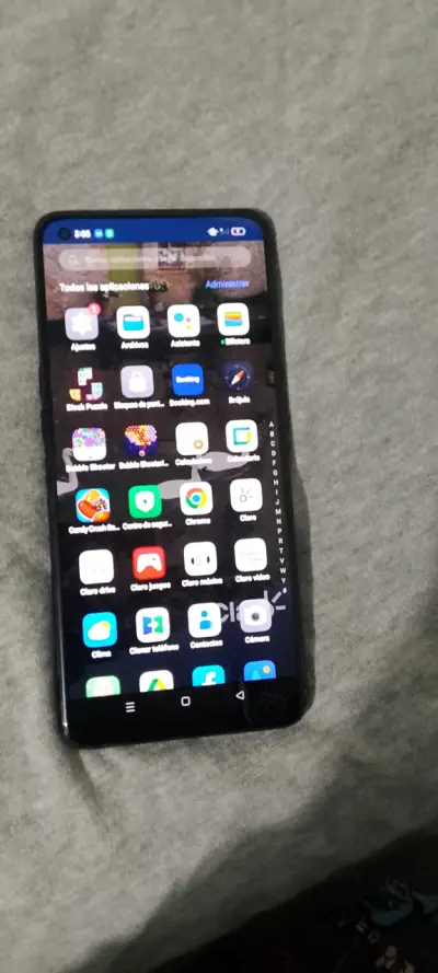 Smartphone Oppo con triple cámara trasera - miniatura 3
