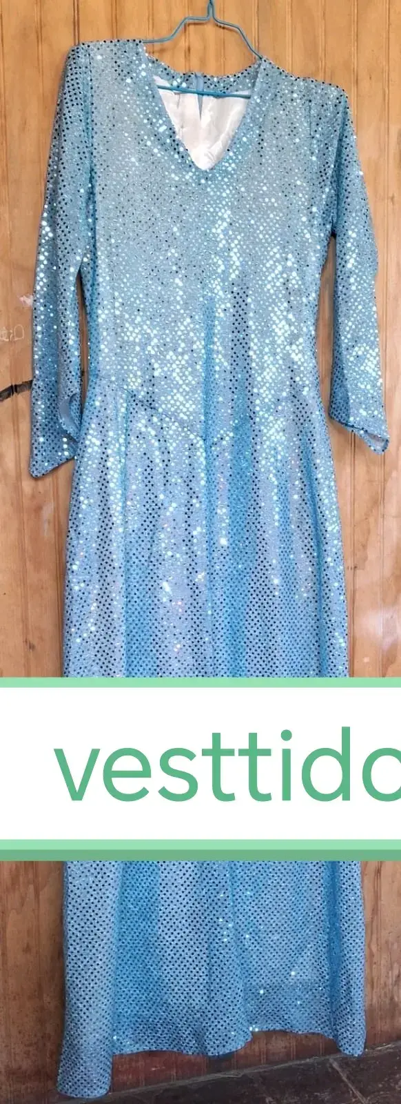 Vestido largo azul con lentejuelas