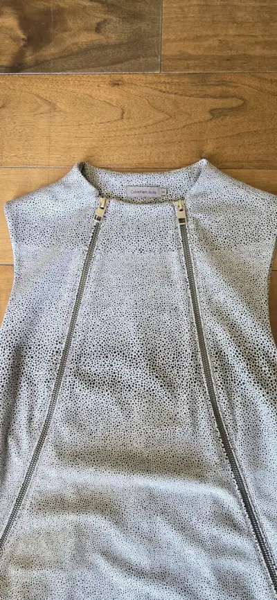 Vestido elegante sin mangas gris claro - miniatura 2