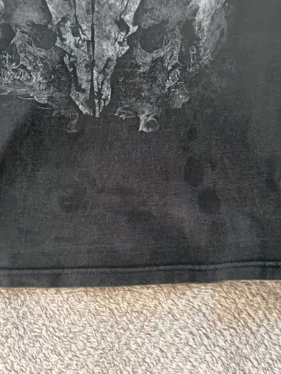 Polera negra W:O:A con diseño de calaveras - miniatura 3