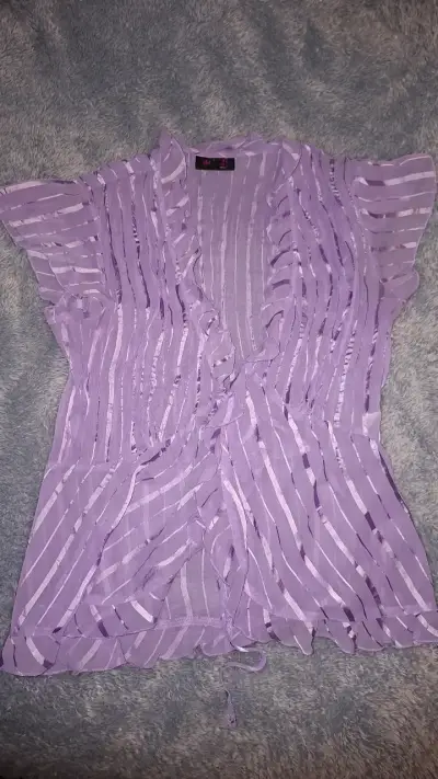 Blusa morada de gasa con diseño a rayas - miniatura 1
