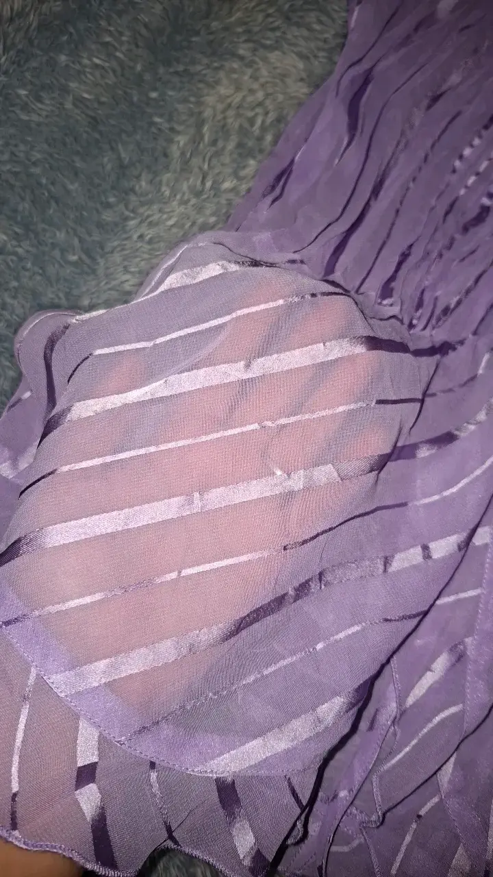 Blusa morada de gasa con diseño a rayas - 2