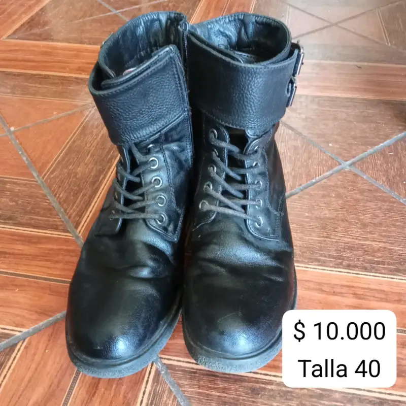 Botas negras de cuero talla 40