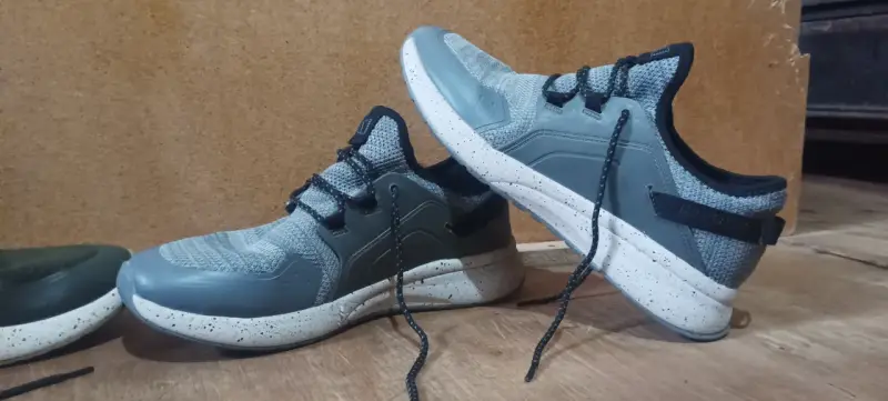 Zapatillas deportivas grises para hombre