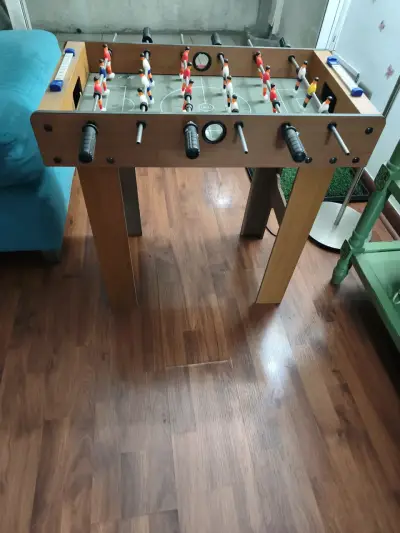 Taca taca de madera con jugadores clásicos - miniatura 2
