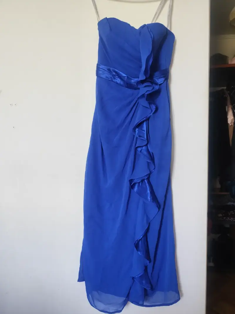 Vestido largo azul con tirantes y detalle de lazo - 2