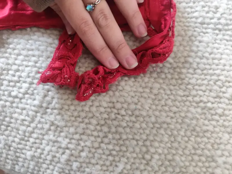 Vestido largo rojo con encaje floral para reparar - 3