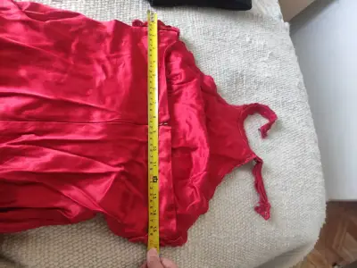 Vestido largo rojo con encaje floral para reparar - miniatura 4