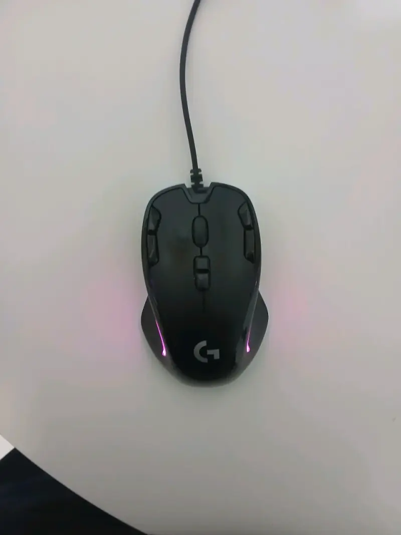 Mouse gamer Logitech con iluminación RGB - 4