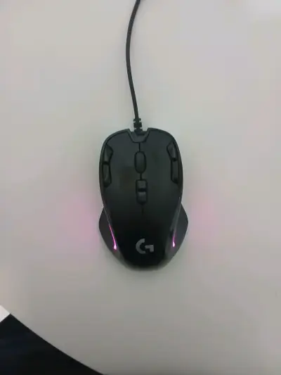 Mouse gamer Logitech con iluminación RGB - miniatura 4