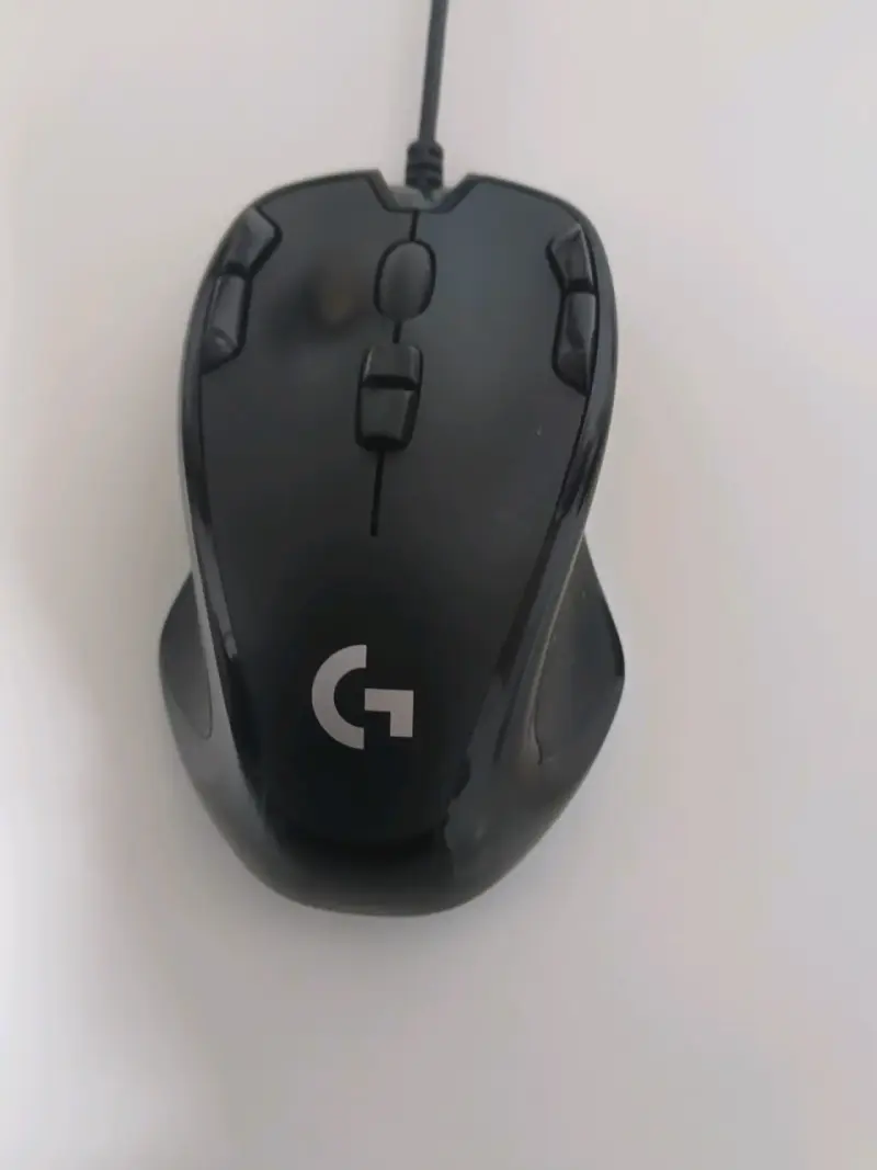 Mouse gamer Logitech con iluminación RGB - 5