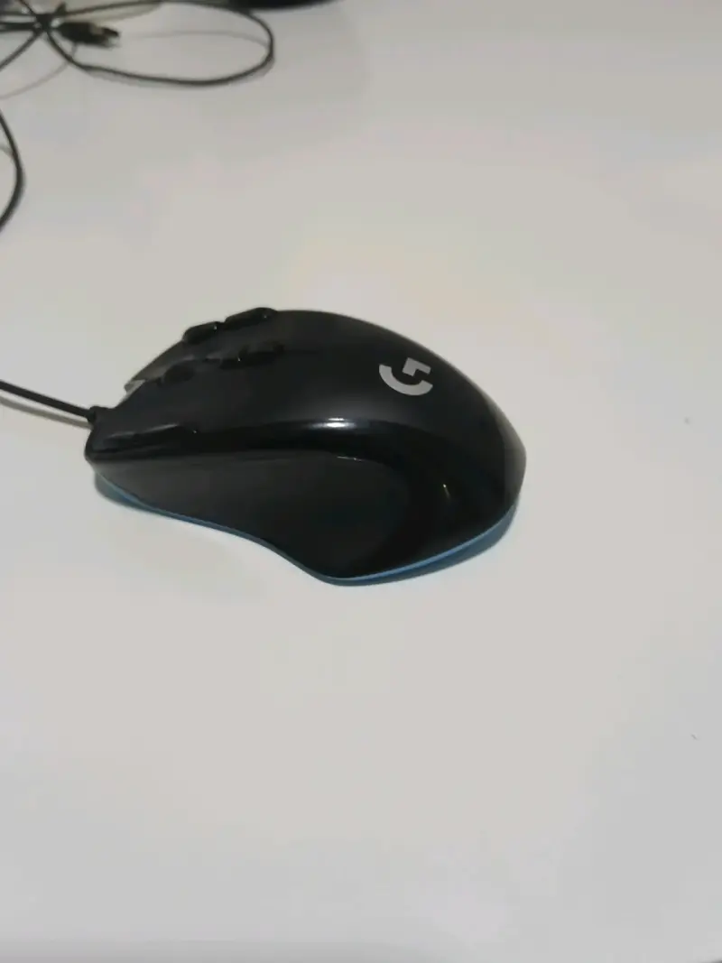 Mouse gamer Logitech con iluminación RGB - 6