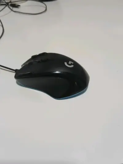 Mouse gamer Logitech con iluminación RGB - miniatura 6