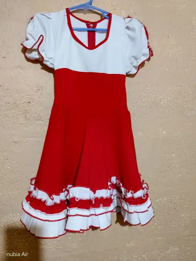 Vestido de mezclilla para niña con bordado floral - miniatura 3