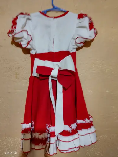 Vestido de mezclilla para niña con bordado floral - miniatura 4