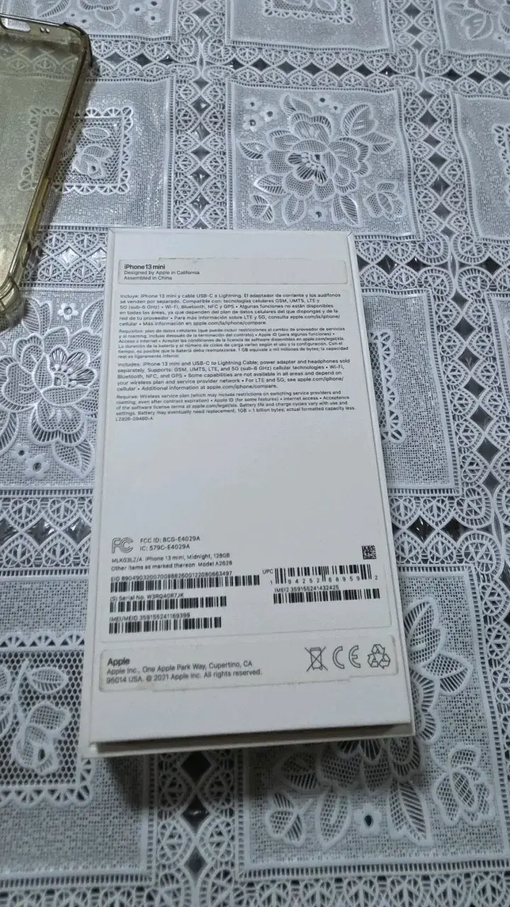 iPhone 13 en caja con accesorios - 4